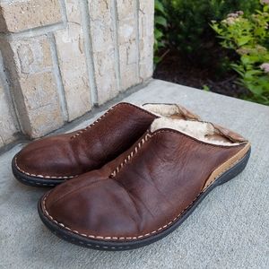 UGG mules/clogs shoes 😃😃😃Size 8